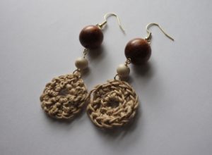 麻紐とウッドビーズのピアス