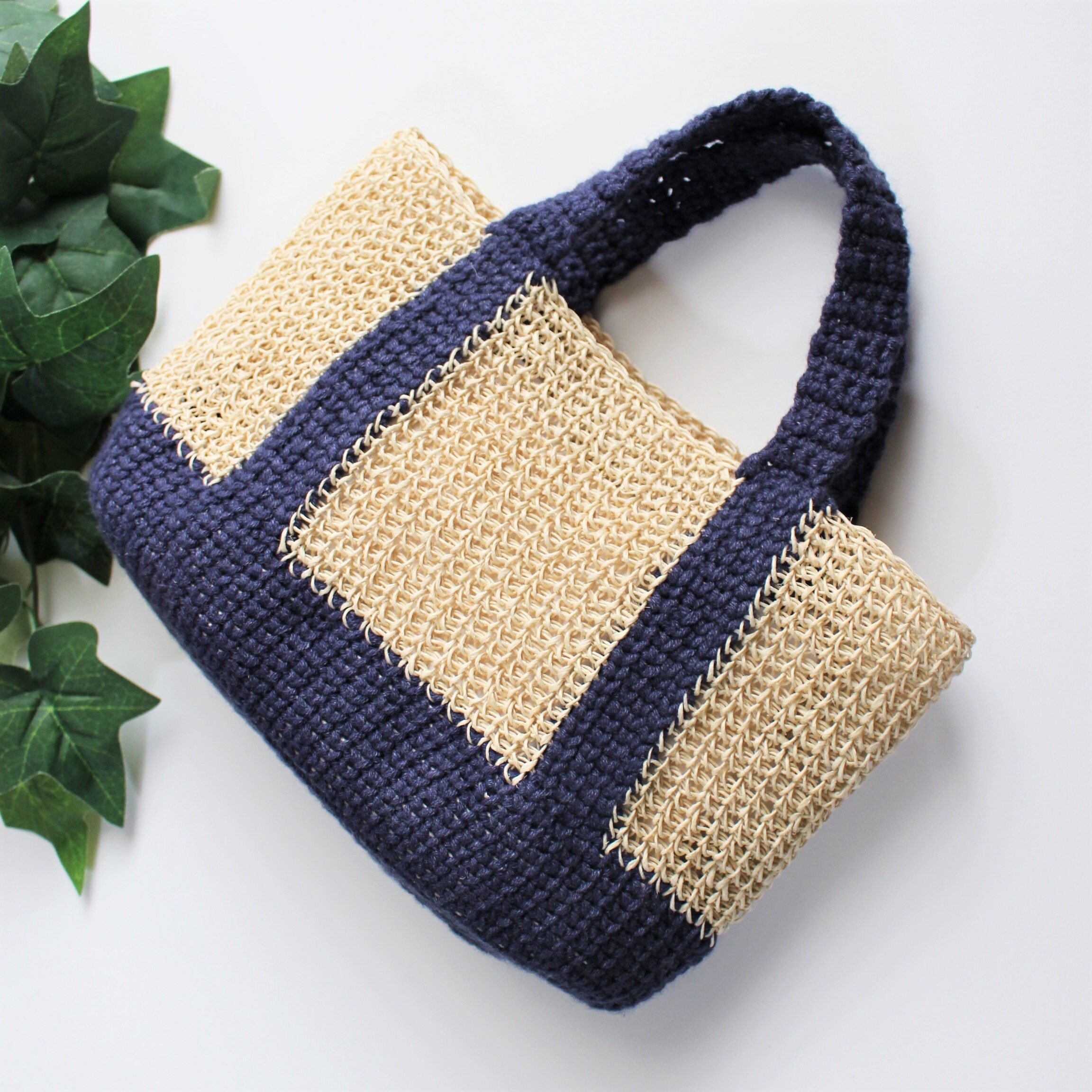 商品紹介　糸　ヘアリボン　麦わら帽子のチャーム　ペットボトルカバー　ポーチ　ブレスレット　ボトルカバー　トートバッグ　ランプシェード　ラッピングセット　小巻　サンプル